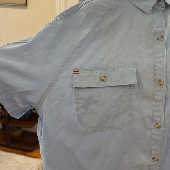 Urban Outfitters light blue shirt sleeve button down w/2 front pockets.  Size S - Picture 5 of 9